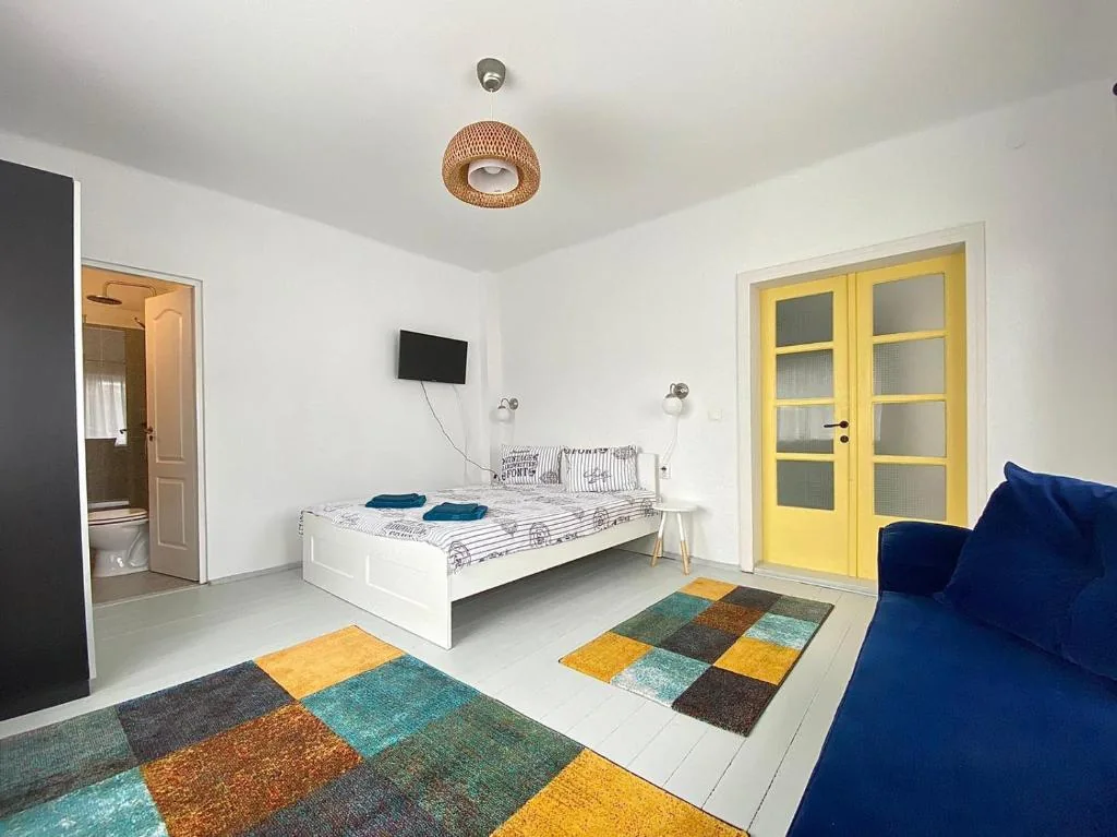 Cameră cu zonă de relaxare